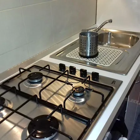 Zara Cosy & Cheap Apt - Easy Parking Apartment Milan