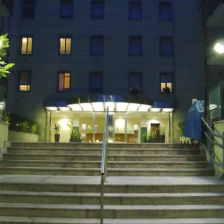 Zara Cosy & Cheap Apt - Easy Parking * Milán