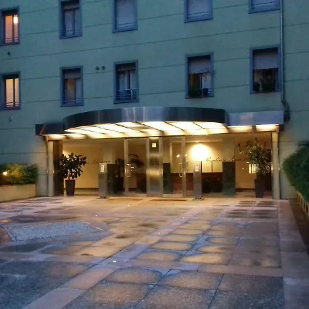 Apartamento Zara Cosy & Cheap Apt - Easy Parking Milán